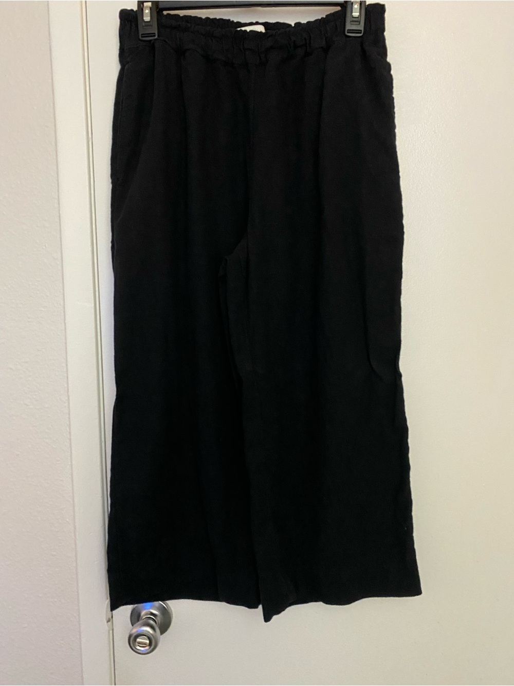 black abercrombie & fitch cropped linen pants
